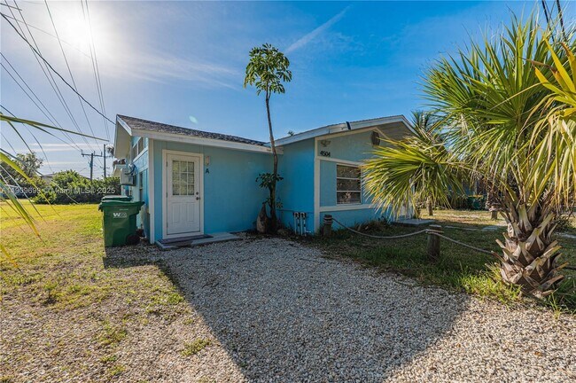 Building Photo - 4504 Oakley St