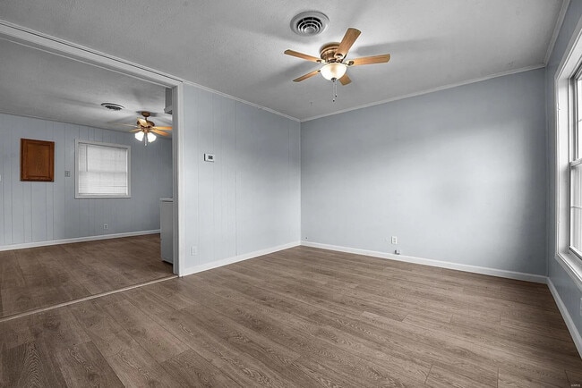 Building Photo - 1400 Brushey Grove Ave