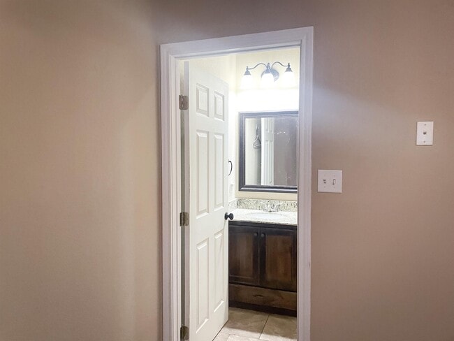 Building Photo - 4032 Golden Eagle Dr