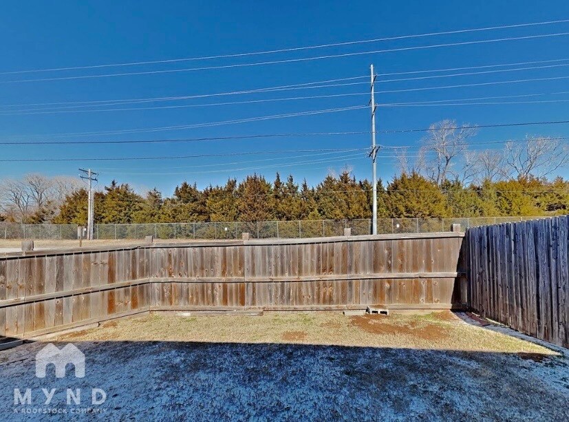 Building Photo - 1001 Merlin Dr