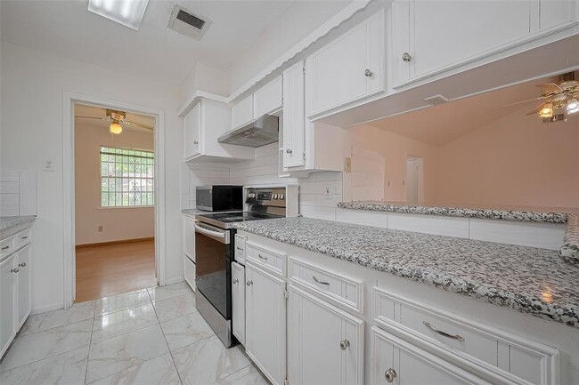 Building Photo - 12111 Pompano Ln