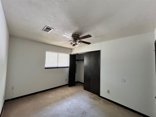 Building Photo - 20 Pine Ave