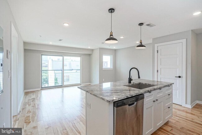 Building Photo - 1710 Cambridge St