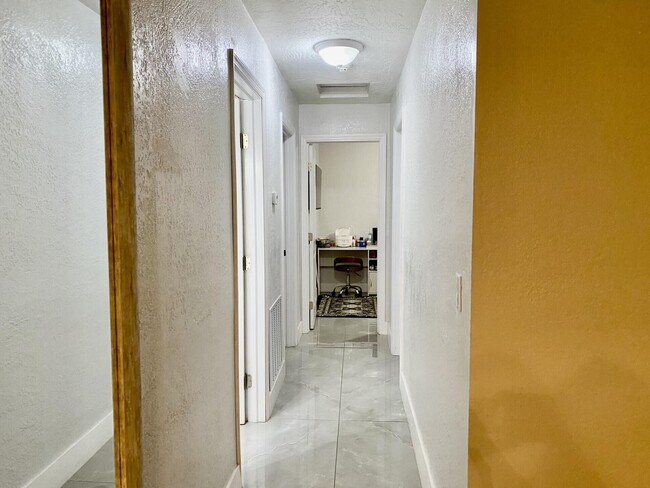 Building Photo - 1353 9th St