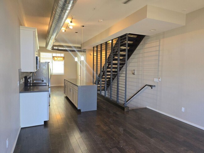Building Photo - Beautiful Property with Contemporary Flair