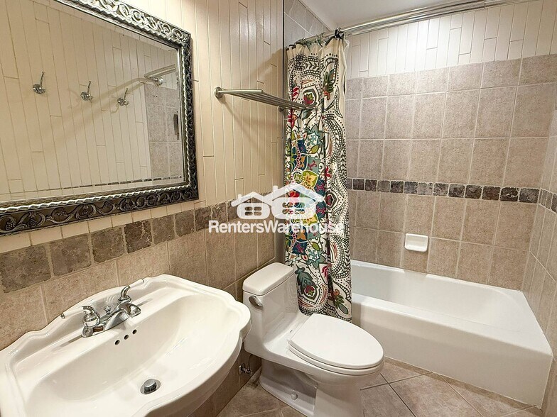 Building Photo - 4850 Fairlawn Ct