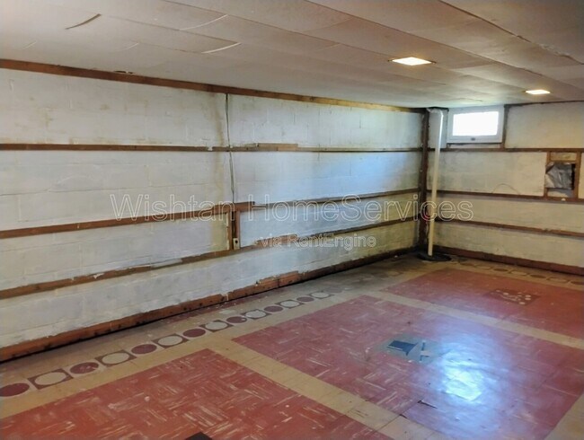 Building Photo - 159 W Locust St