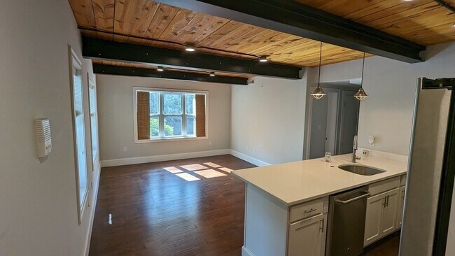 Building Photo - 192 Raymond St