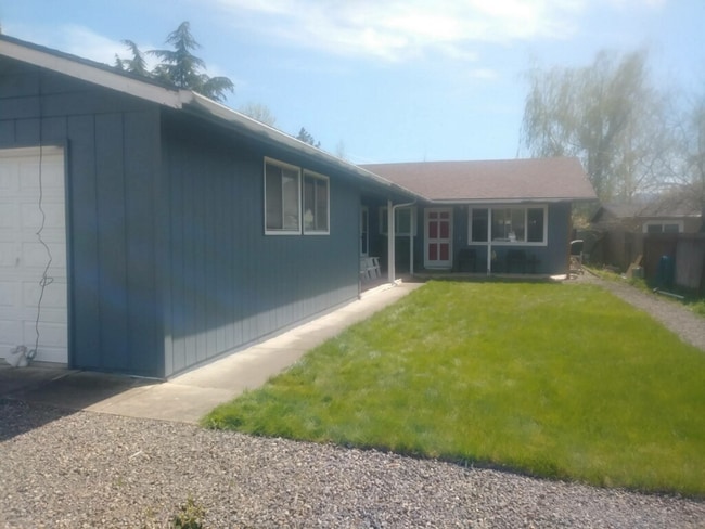 Building Photo - 2906 Alameda St