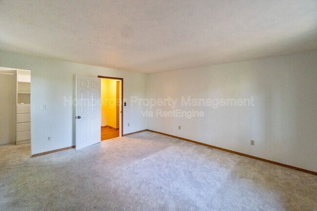 Building Photo - 1407 W Spring Ln