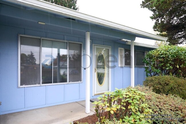 Building Photo - 3300 NE Robin Ct