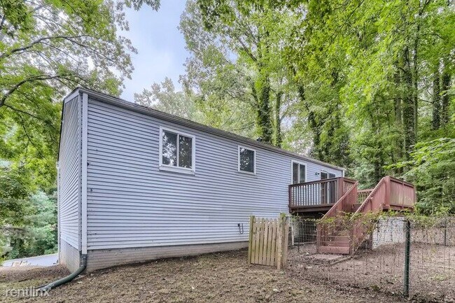 Building Photo - 3 br, 2.5 bath House - 5909 Chatham Court ...