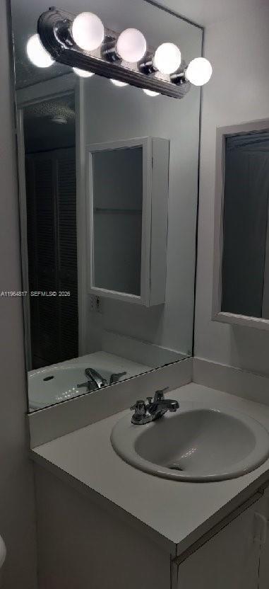 Building Photo - 9320 Fontainebleau Blvd