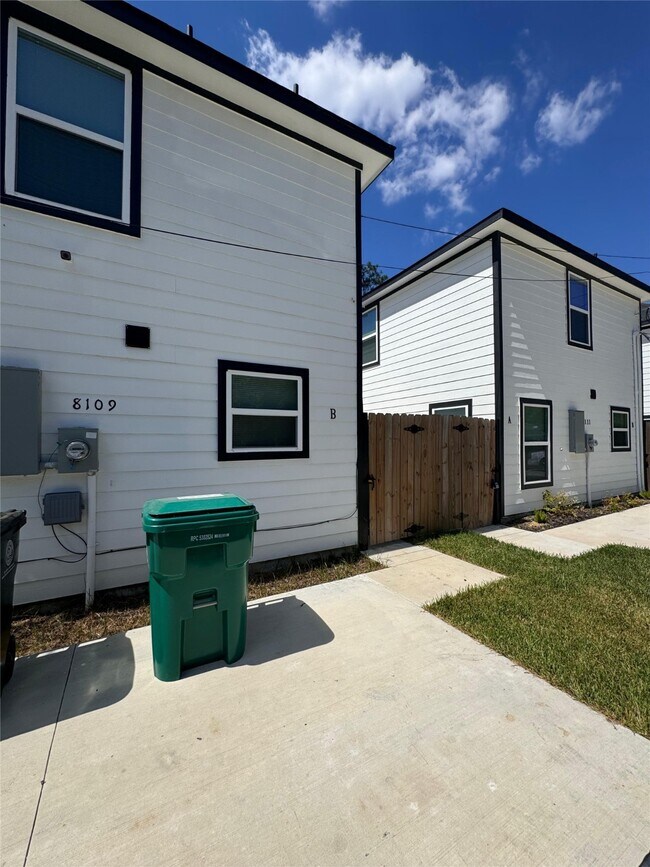 Primary Photo - 8109 Denton St