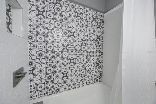 Building Photo - 1010 E Fern St