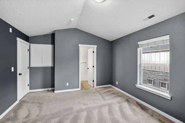 Building Photo - 7993 NE Rockne Way