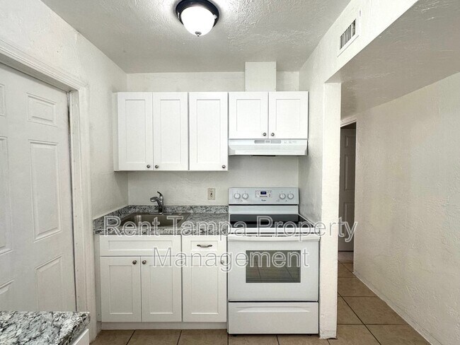 Building Photo - 626 31st St S