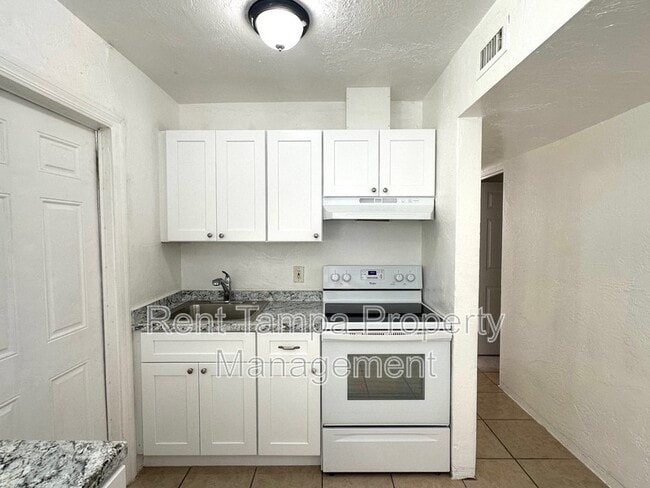 Building Photo - 626 31st St S