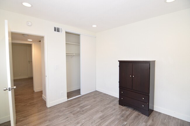 Building Photo - 1295 Elm Ave
