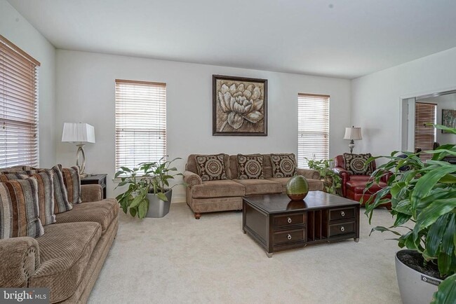 Building Photo - 142 White Cedar Dr