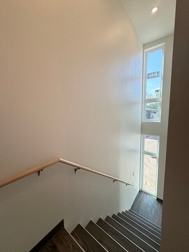 Building Photo - 1285 Chugach Way