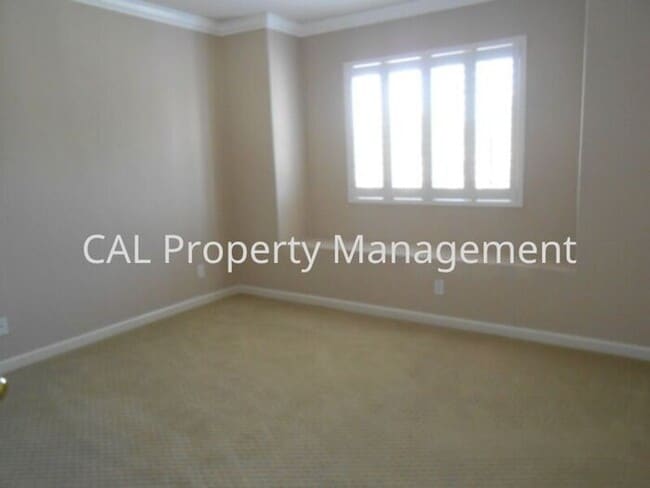 Building Photo - 3 Bedroom with loft near Alvarez High School