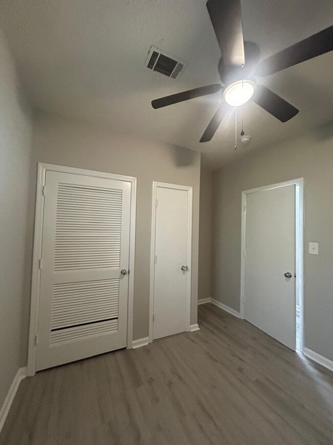 Building Photo - Fully Renovated Apartment Duplex Located in the Heart of Edgewood - 2227B