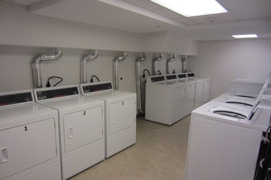 Laundry, On-Site - 275 W Main St
