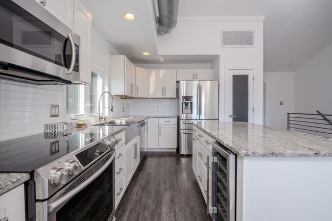 Building Photo - 4467 Ocean View Ave