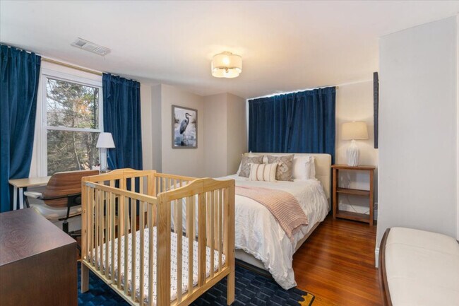 Building Photo - 17 Cedar Terrace