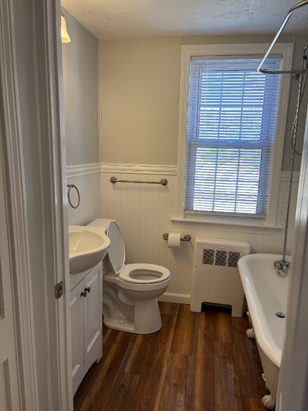 Building Photo - 84 Quinapoxet St