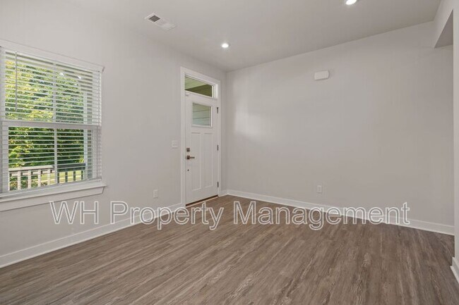 Building Photo - 441 Chinook Dr