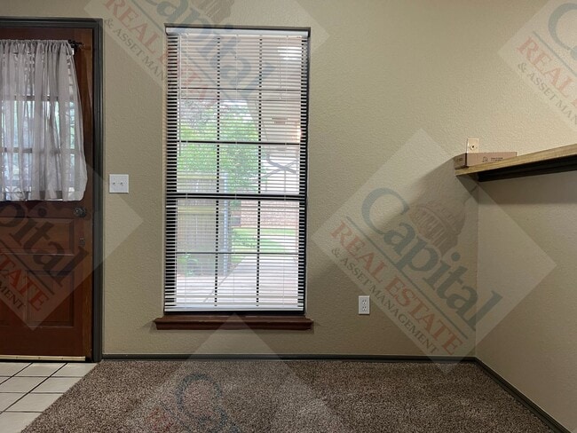 Building Photo - 2 Bedroom Duplex