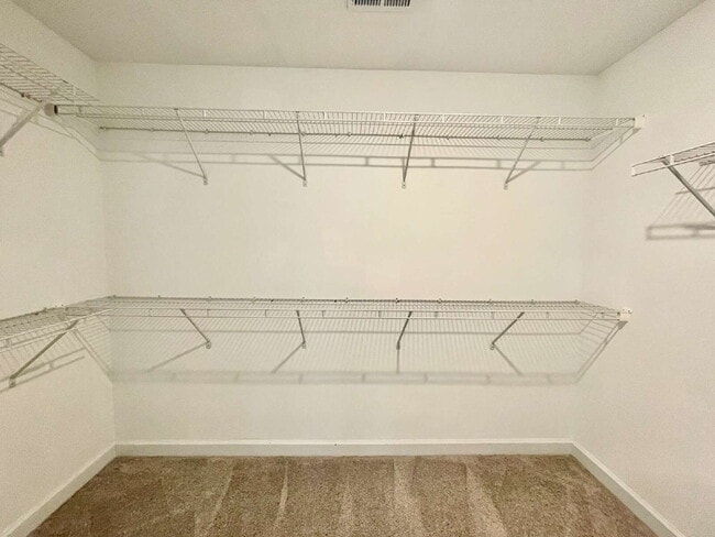 Building Photo - Spacious 4 Bedroom, 2 And A Half Bath Nest...