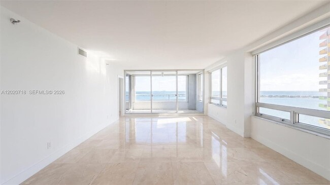 Building Photo - 1541 Brickell Ave