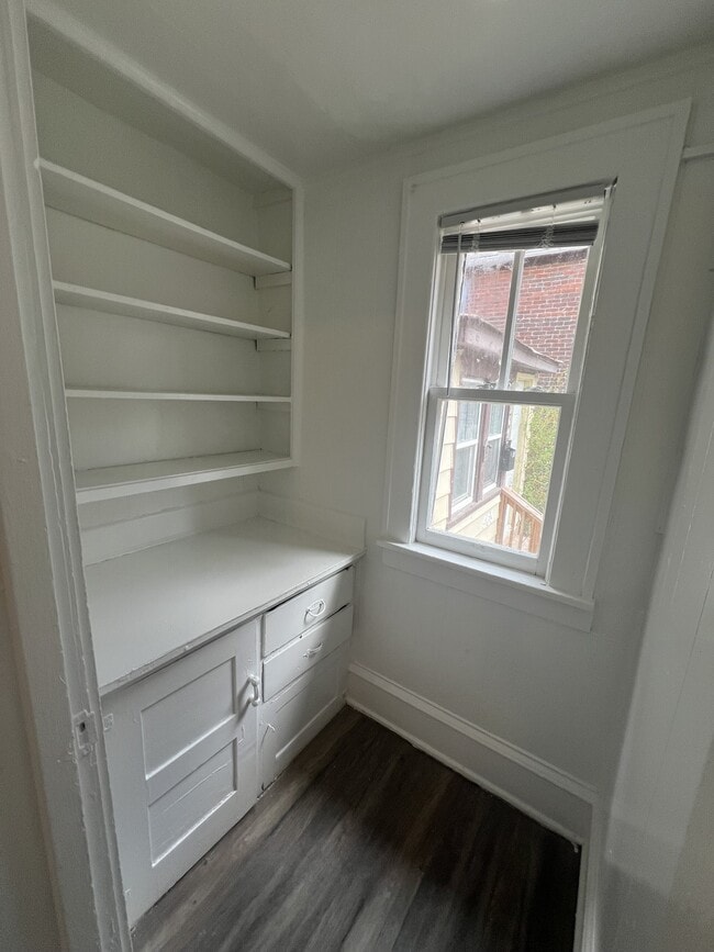 Building Photo - 571 Charles Ave