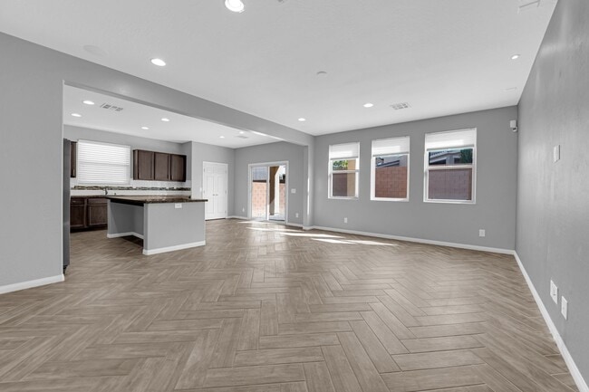 Building Photo - Immaculate 3 Bedroom, 2.5 Bathroom Home wi...