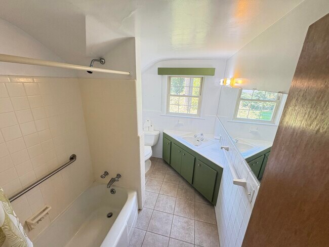 Building Photo - 831 Legare Rd SW