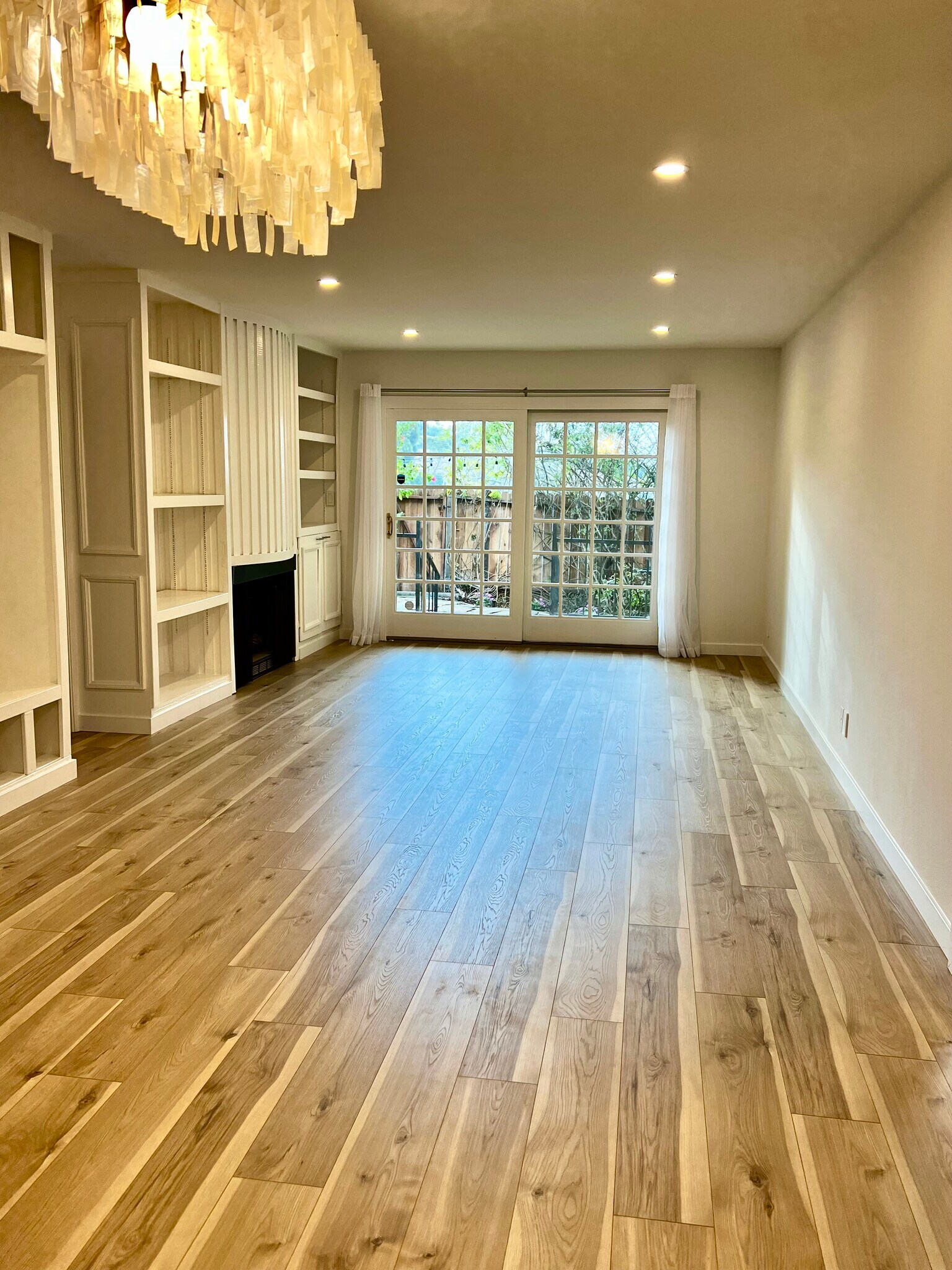 Large Living Room - 6467 Kanan Dume Rd