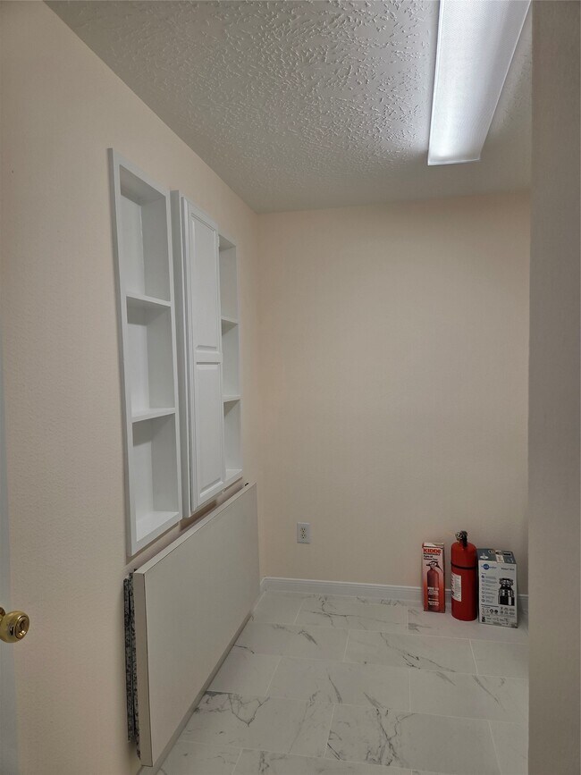 Building Photo - 4306 Lakeside Meadow Dr