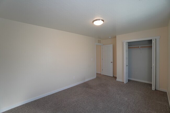 Building Photo - 3061 W Silver River St