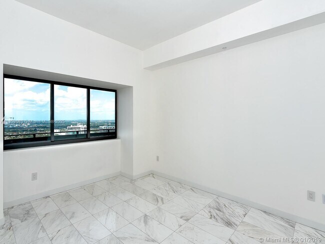 Building Photo - 480 NE 31st St