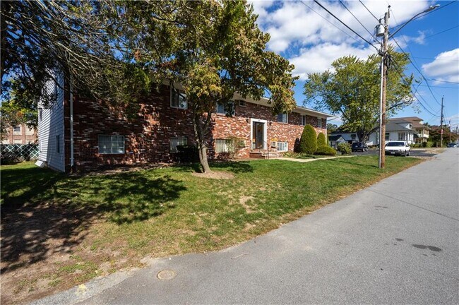 Building Photo - 20 Zambarano Ave