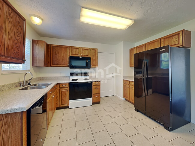 Building Photo - 2324 Pleasant Meadows Dr