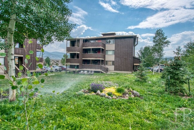 Building Photo - High End Condo in Wildernest.  Includes al...