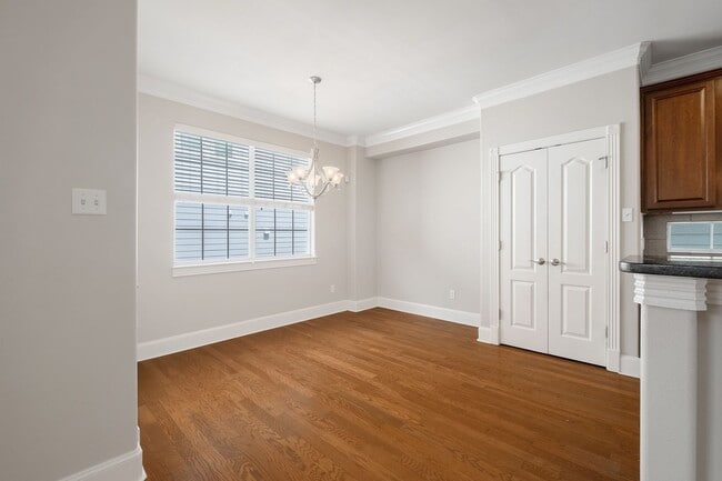 Building Photo - "Where Comfort Meets Convenience"
