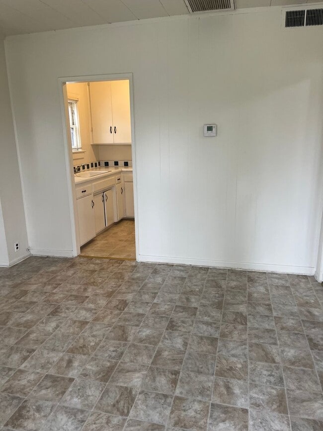 Building Photo - 513 Cypress St