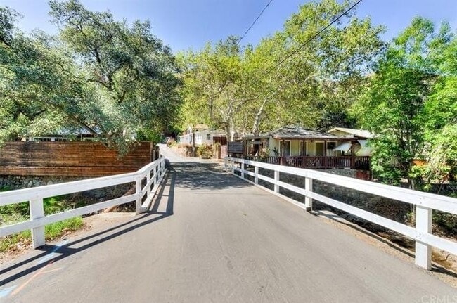 Building Photo - Adorable 2Bd 2Ba Home in Silverado Canyon
