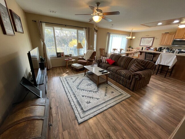 Building Photo - West Side Townhome - Close to Ft. Riley - ...