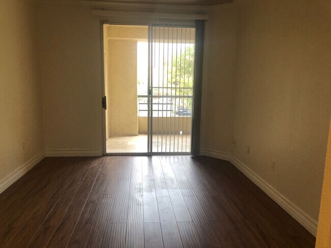 Building Photo - Meridian Unfurnished 1Bdr/1Bath Luxury Condo. Utilities & Cable Service NOT included in advertise...